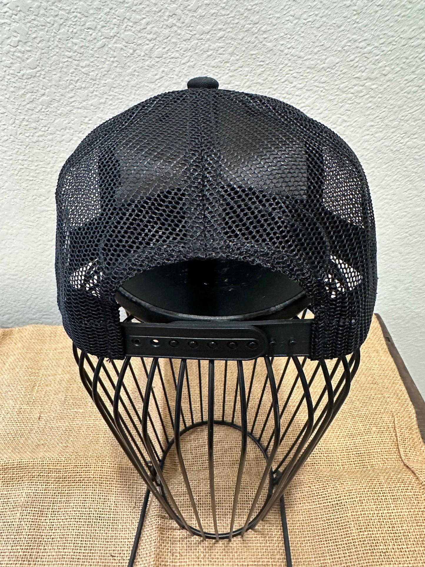 MESH TRUCKER - OUTLAW LOGO BLACK PATCH HAT